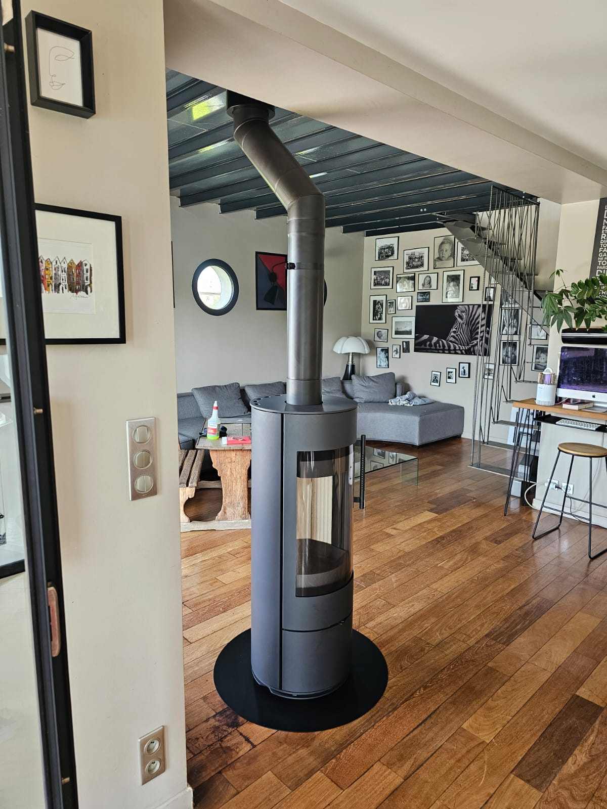 L’élégance du poêle ALEA pivotant dans votre intérieur